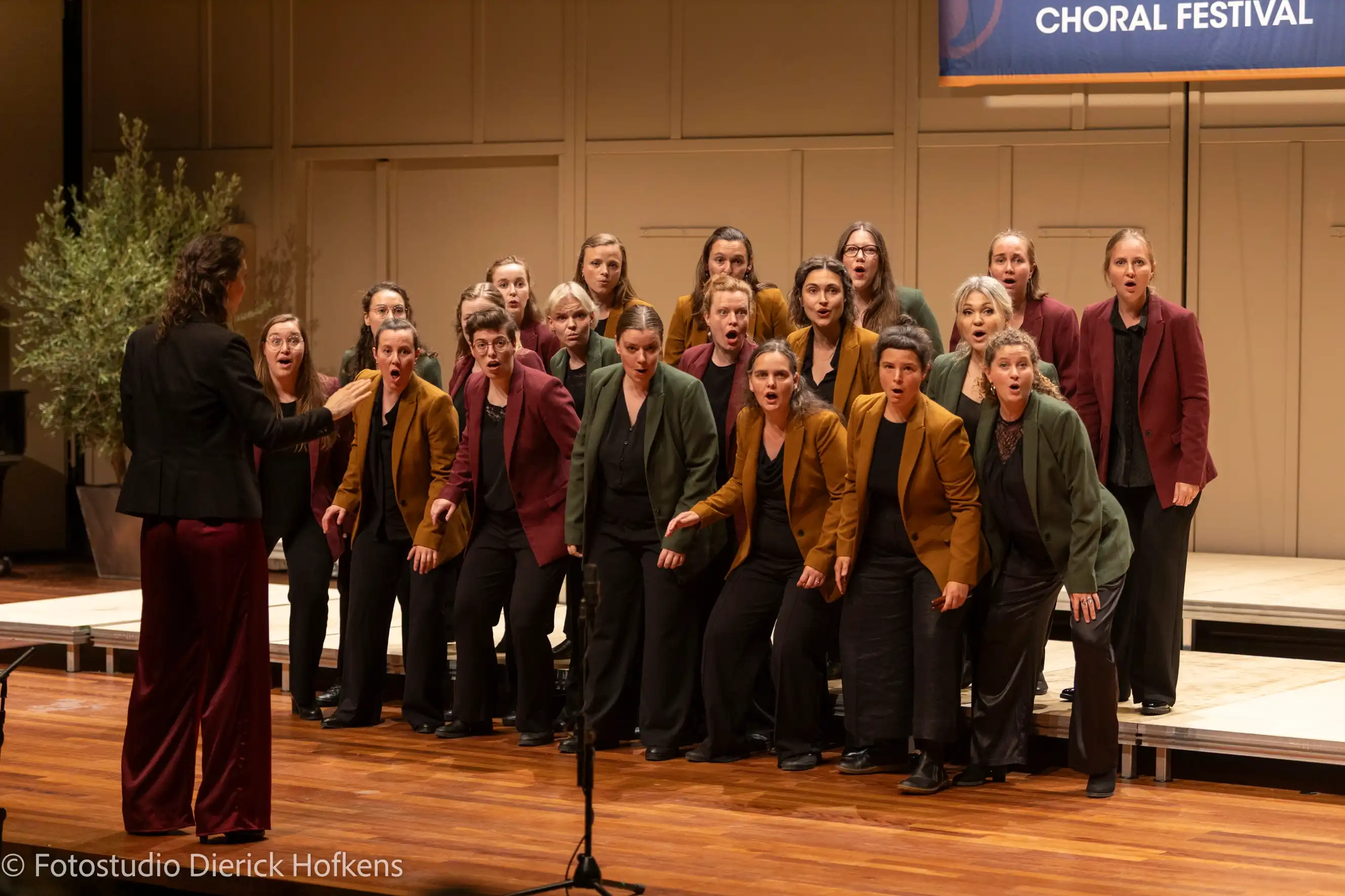 Female Chamber Choir Caloroso